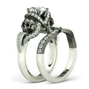 Skull ring